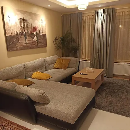 بيت للعطل Cosy House With 3 And Garden Near *
